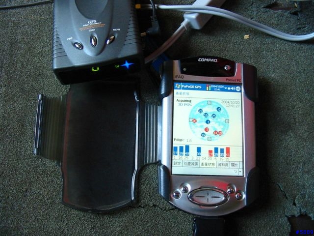 同事車上所用的GPS測速器+PDA衛星導航二合一