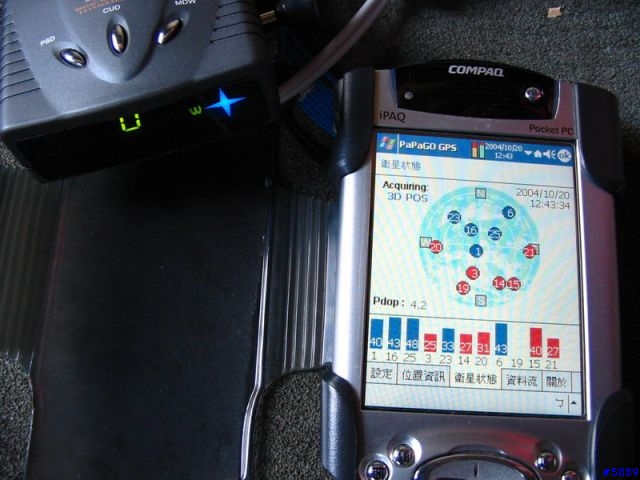 同事車上所用的GPS測速器+PDA衛星導航二合一