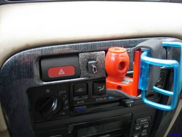 車內腳架及GPS架設DIY