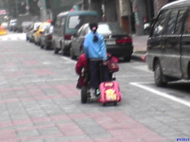【分享】電動輪椅 母親 女兒上學去