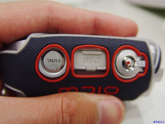轉自MPIO客服(附圖)→MPIO FG100 皮套安裝方法