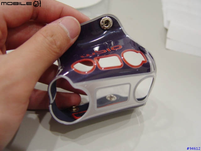 轉自MPIO客服(附圖)→MPIO FG100 皮套安裝方法