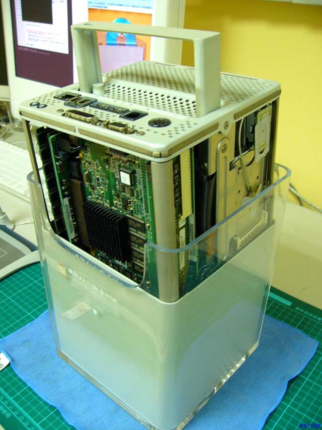 舊瓶裝新酒:2G MHz iMac G5 20"