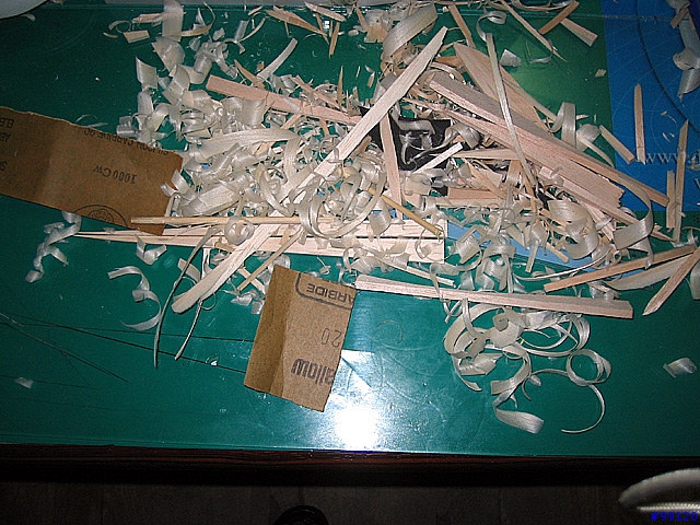 想要漂亮的滑翔機嗎? 自己DIY