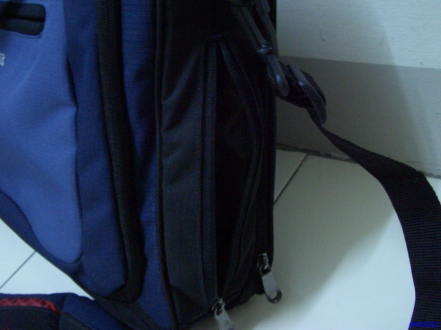 Jansport OFFICE ENVOY 電腦公事包 ~ 可放15.4吋 !!!
