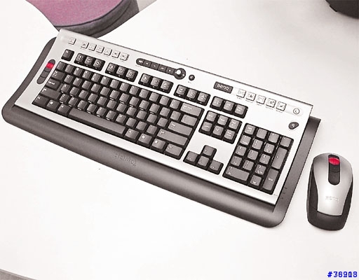 BenQ-X730無線鍵盤滑鼠組,快讓我發狂!!