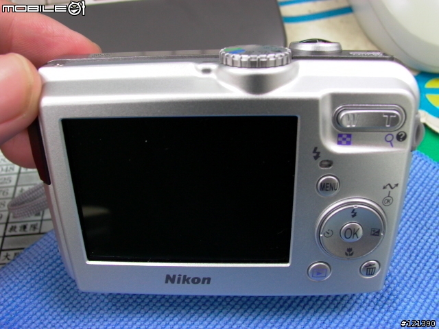 昨天去敗了一台NIKON P1…