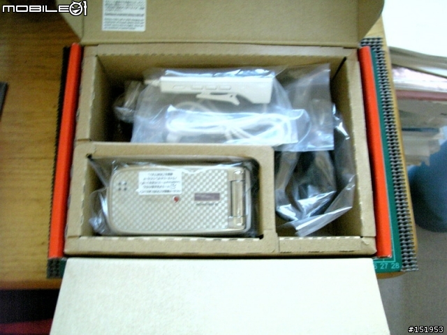 SHARP 8系列新機 V804SH(外觀篇)