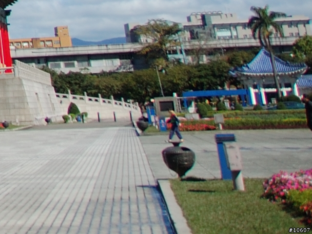 Nikon 18-70 vs 18-200VR (室外篇)
