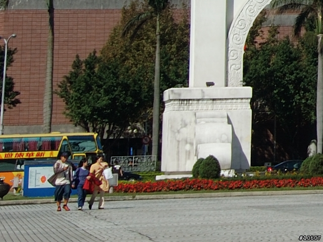 Nikon 18-70 vs 18-200VR (室外篇)