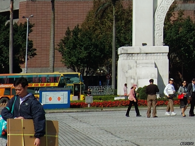 Nikon 18-70 vs 18-200VR (室外篇)