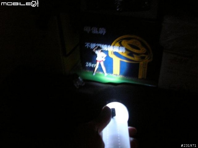 台幣299元的手搖式手電筒
