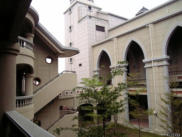 【分享】真理大學-台南校區(陰天)...順便測試我的像機