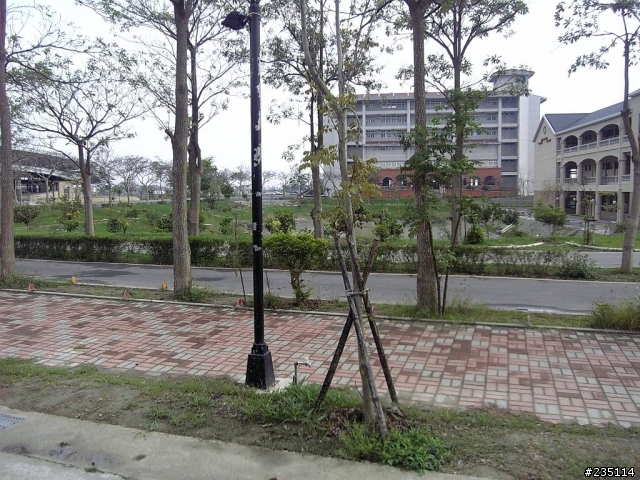 【分享】真理大學-台南校區(陰天)...順便測試我的像機