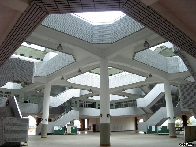 【分享】真理大學-台南校區(陰天)...順便測試我的像機