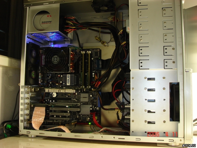 剛組好的DIY電腦