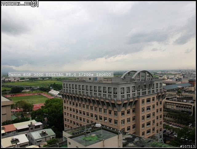 首先感謝這裡的大大的解說~已買300d快一星期~問題~ 50mm F1.8一二代的差別?有放2代拍的人像照?