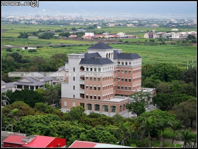 首先感謝這裡的大大的解說~已買300d快一星期~問題~ 50mm F1.8一二代的差別?有放2代拍的人像照?