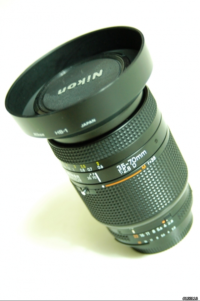 敗入 Nikon 28-105mm 3.3~4.5 marco & 35-70mm 2.8