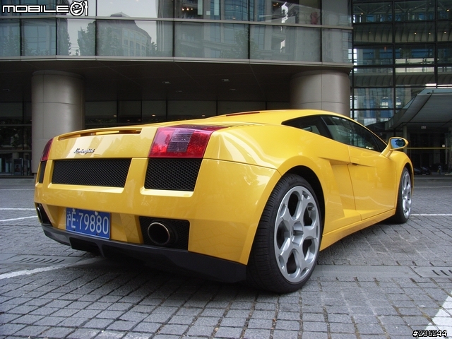 上海新天地巧遇Lamborghini