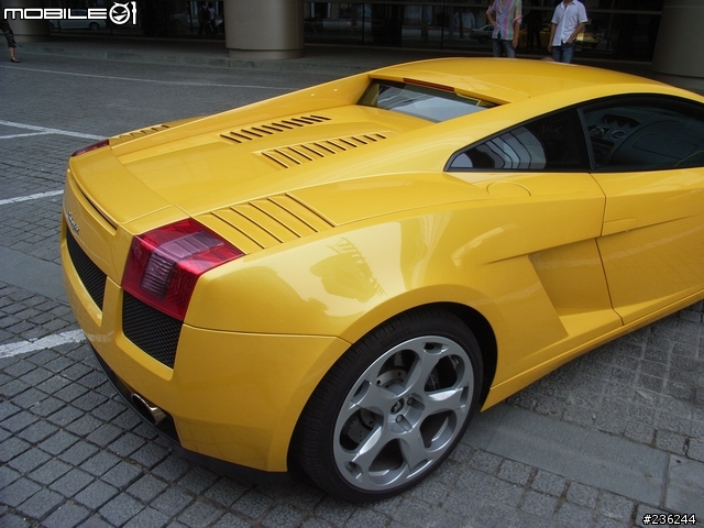上海新天地巧遇Lamborghini