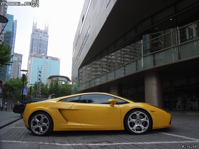 上海新天地巧遇Lamborghini