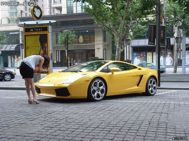 上海新天地巧遇Lamborghini