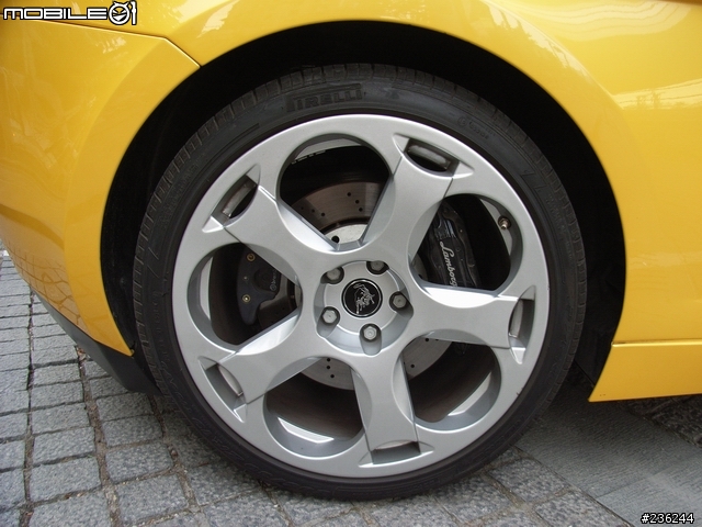 上海新天地巧遇Lamborghini