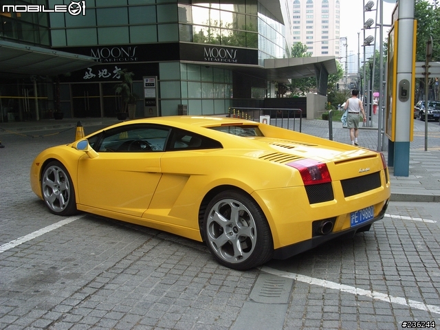 上海新天地巧遇Lamborghini