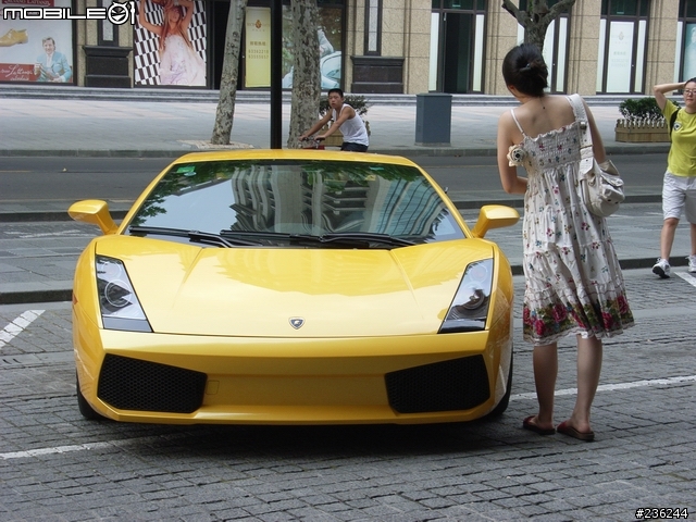 上海新天地巧遇Lamborghini