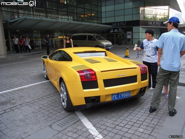上海新天地巧遇Lamborghini