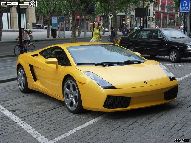 上海新天地巧遇Lamborghini