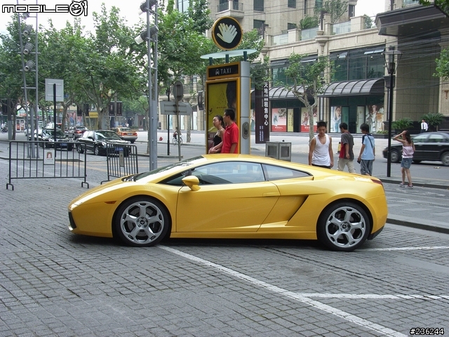 上海新天地巧遇Lamborghini