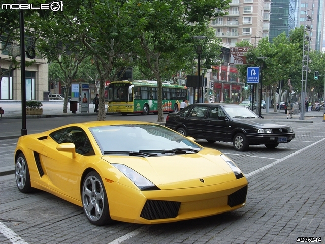上海新天地巧遇Lamborghini