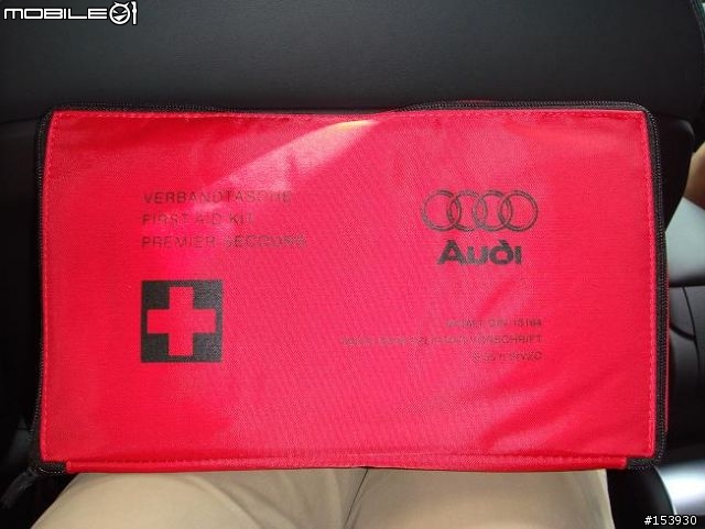AUDI A4 AVANT 2.0T FSI + CARACTERE空力套件 + RS4內裝套件 = 小辣妹