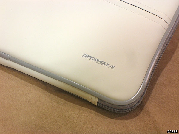 分享一個跟MacBook滿配的保護內袋-Elecom 超衝擊吸收 III