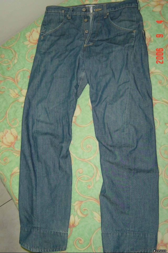 Levis engineered jeans-regular 牛仔褲的跨時代之作---立體剪裁牛仔褲