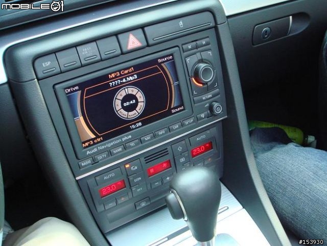 AUDI A4 AVANT 2.0T FSI + CARACTERE空力套件 + RS4內裝套件 = 小辣妹