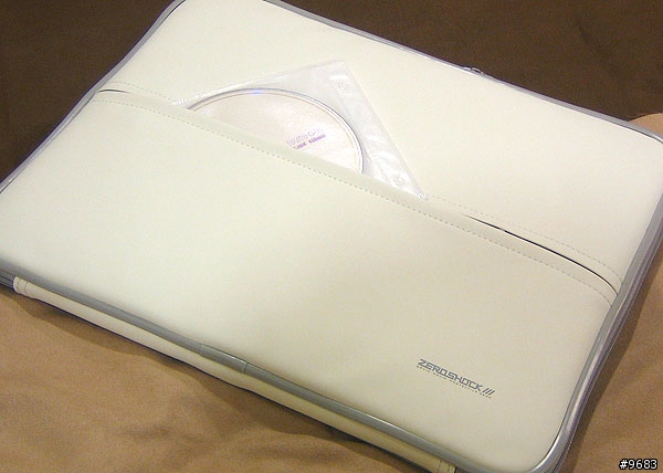 分享一個跟MacBook滿配的保護內袋-Elecom 超衝擊吸收 III