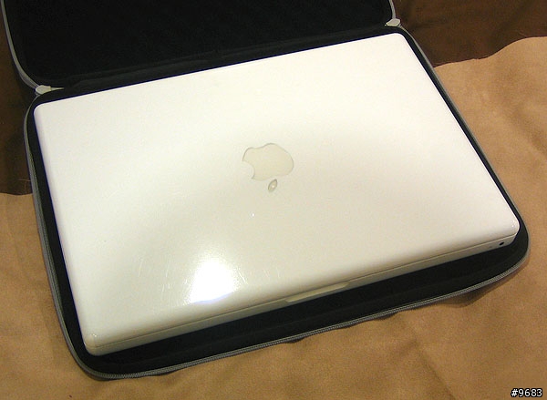 分享一個跟MacBook滿配的保護內袋-Elecom 超衝擊吸收 III