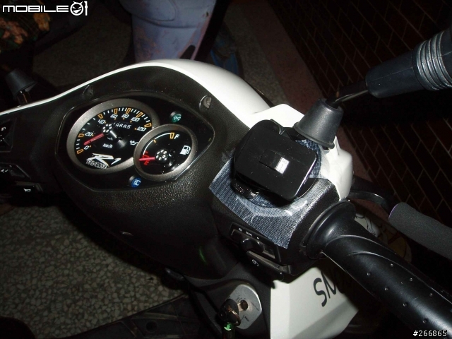 DIY汽車壞車架變身機車PDA GPS防水車架