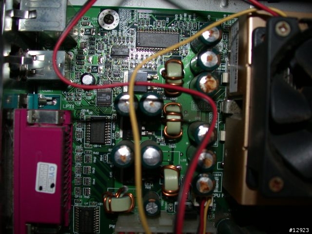 原來我的主機板電容爆漿了...