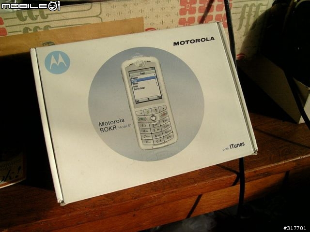 Motorola E1 Rokr & ITunes -摩托和苹果的混血儿 by sharp v903sh