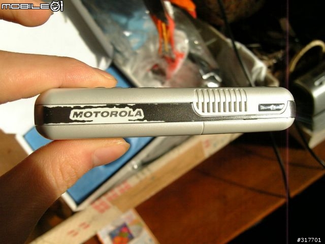 Motorola E1 Rokr & ITunes -摩托和苹果的混血儿 by sharp v903sh