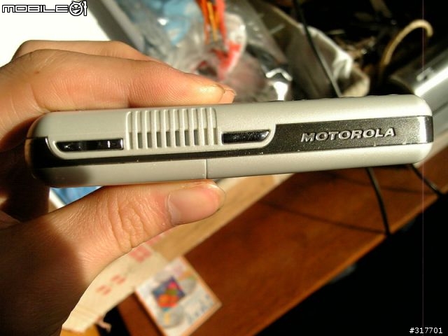 Motorola E1 Rokr & ITunes -摩托和苹果的混血儿 by sharp v903sh