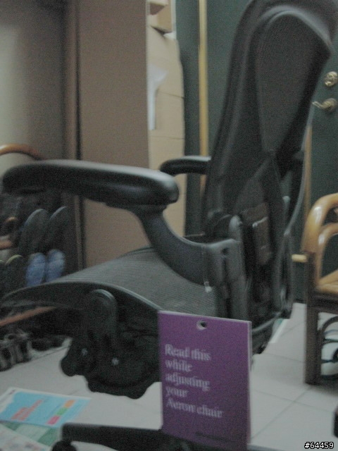 Herman Miller Aeron Chair 入手心得勸敗文