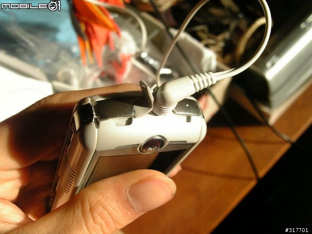 Motorola E1 Rokr & ITunes -摩托和苹果的混血儿 by sharp v903sh