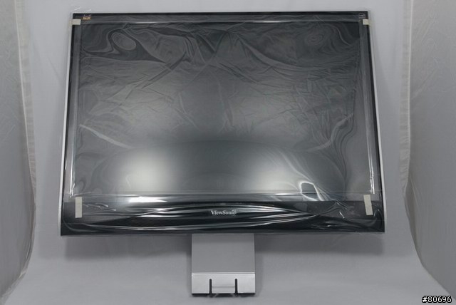 狼仔的第一部鳥螢幕-Viewsonic VX2235WM開箱