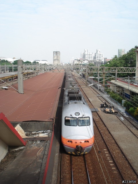 坐一小時的車要花九小時去買車票...只能說我真的瘋了!