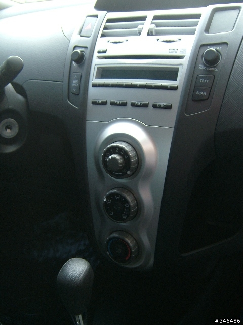 新車yaris 隨手拍幾張......